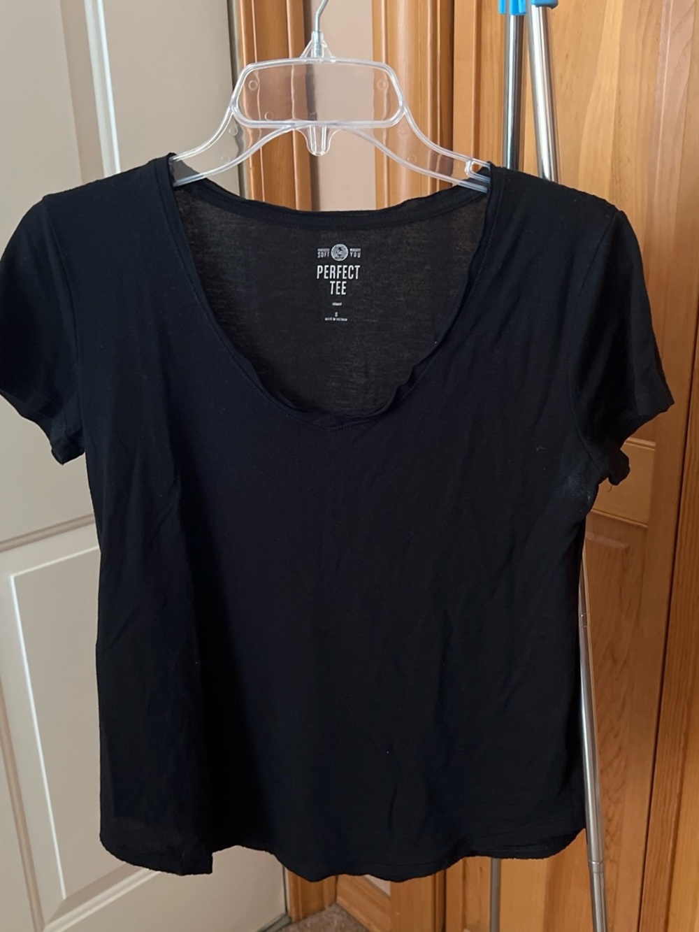 Women’s Black Scoop Neck Tee